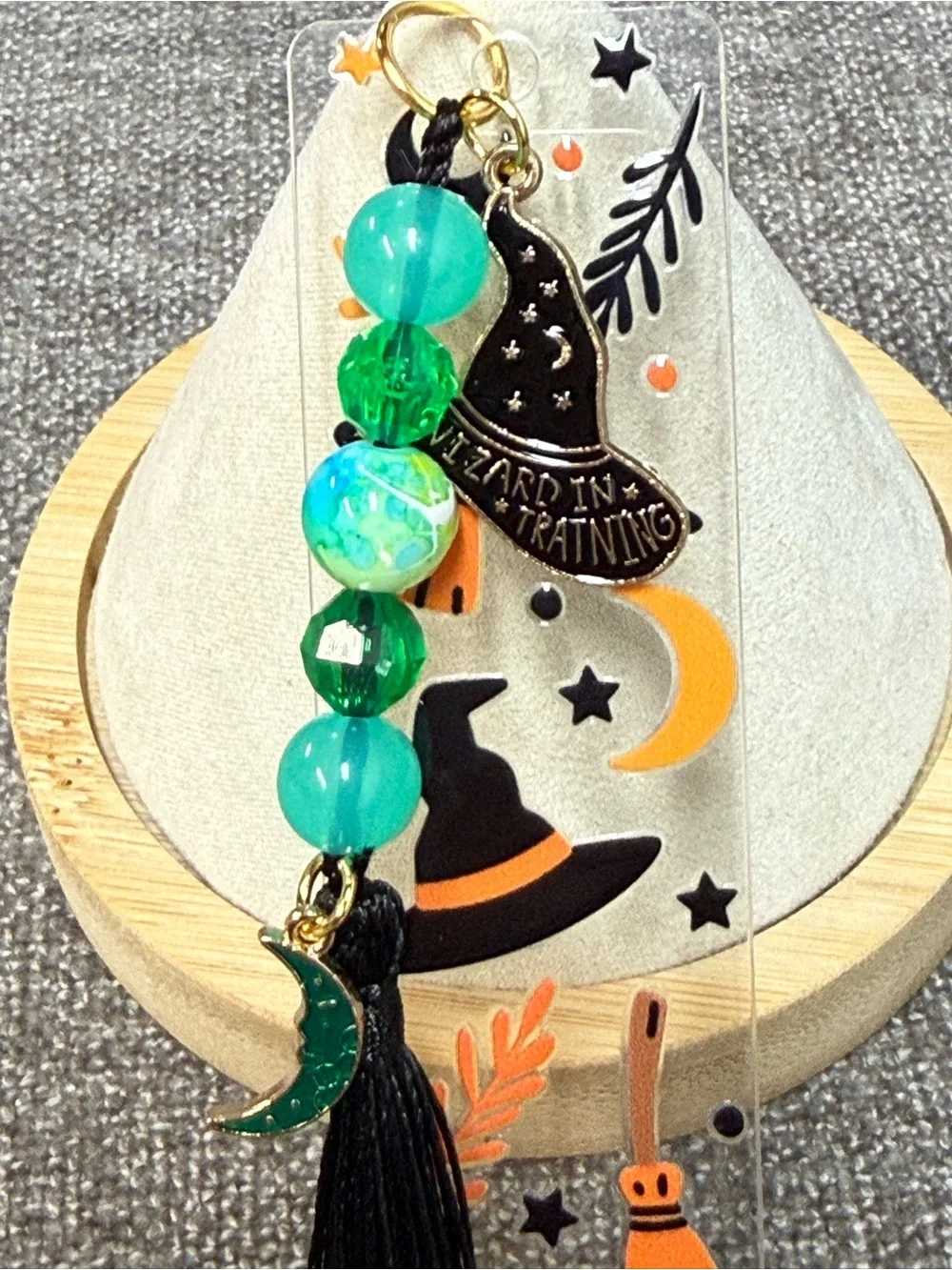 🧙🏻‍♀️Acrylic bookmark “Witch Hats” design, beads and 2 Charms.NWOT(Size small )